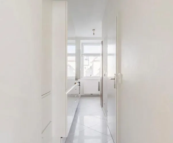 Near Hauptbahnhof - Kingsize Bed *